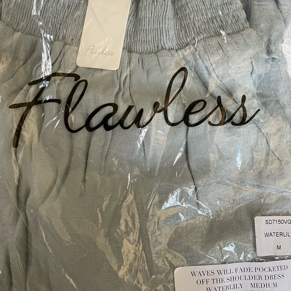 VICI Dress - Picture 2 of 2